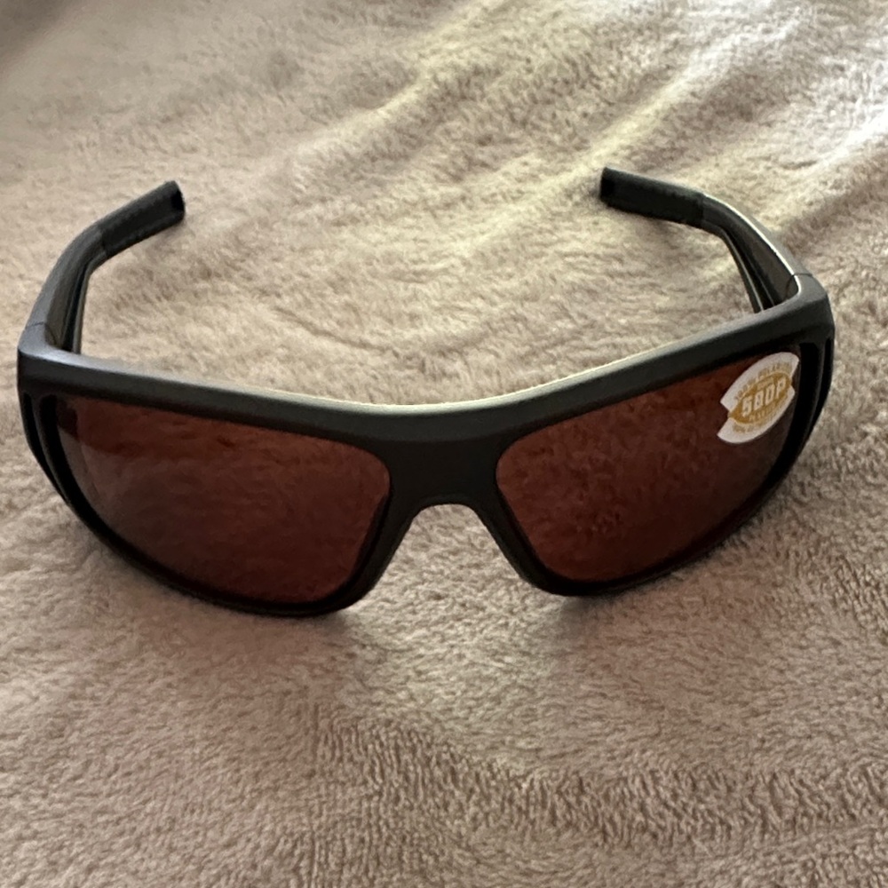 Brand New: Polarized Costa Black Sunglasses
Montauk black ultra sil mir sun 580p